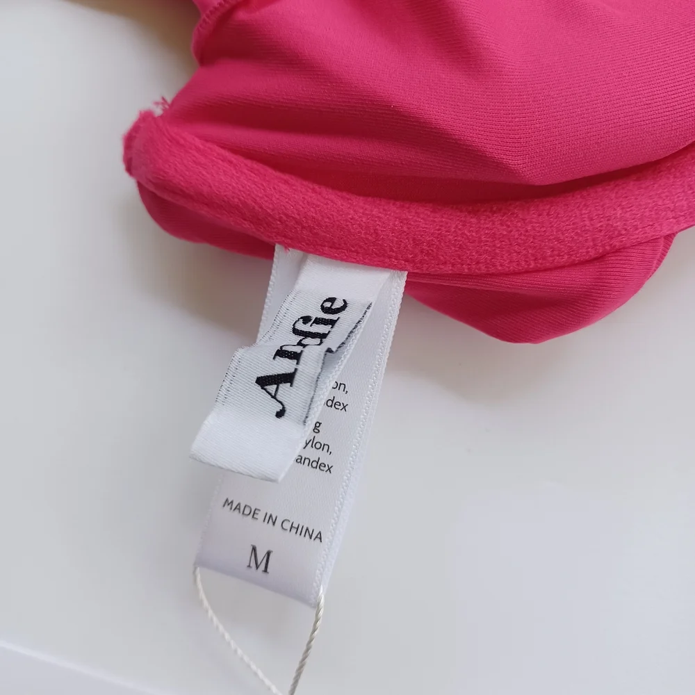 Andie The Bermuda Bikini Top Size M Women Underwired Adjustable Strap Scoop Neck